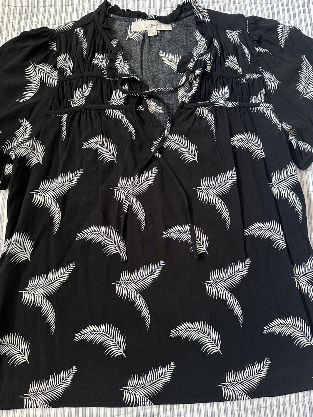 LOFT Palm Leaf Ruched Ruffle Tie Top S Floral Botanical Black & White Blouse